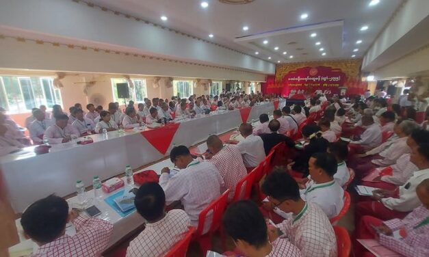 က္လေင်ဒက်ပ္တန် “ဂကောံပံၚ်ကောံပရေၚ်ဂကူမန်”(Mon Affairs Union-MAU) တုဲဒှ်အာ