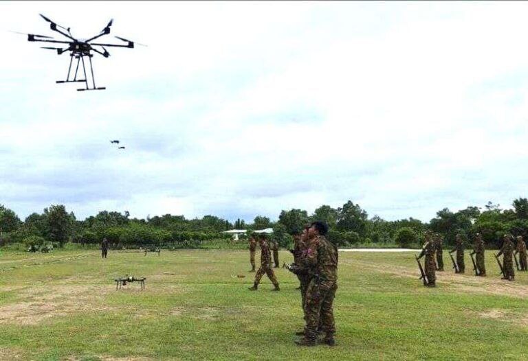 ဟိုတ်နူလ္ပာ်ဒပ်ကမ္မယှေန်ပၞာန်တအ် သၠုၚ်လဝ်အဆံၚ်ကွတ်နဲကဲပညာ Drone တုဲ ဂကောံပၠန်ဂတးတအ် ဗတိုက်ပၞာန် နကဵု Drone ဂှ် ဒးဒေါံဇူကၠုၚ်